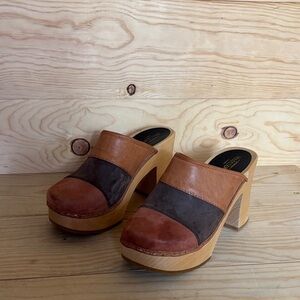 Swedish Hasbeens Tan and Brown Leather Clogs 36